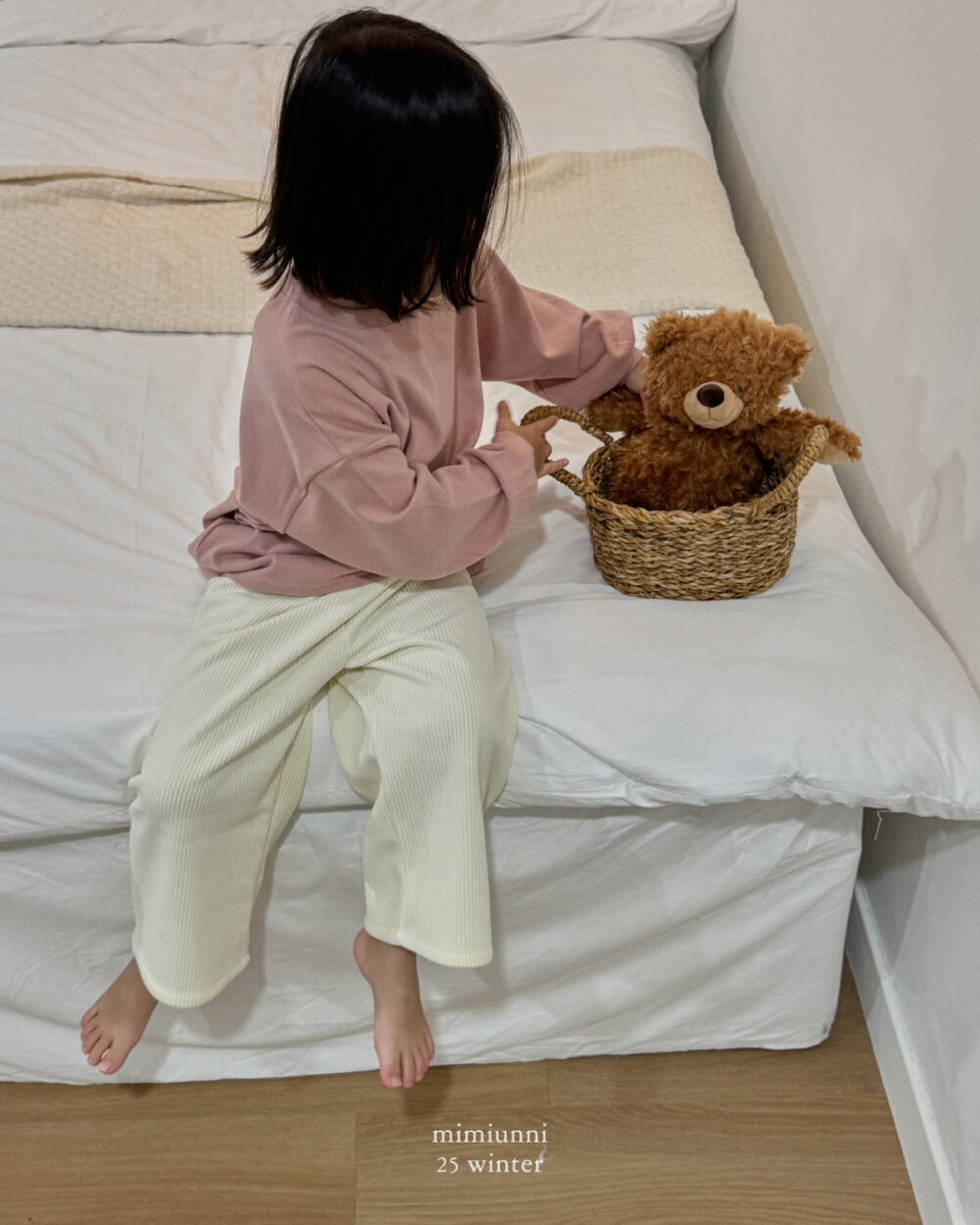 25WIN 羅紋休閒寬褲 任兩件折NT.50